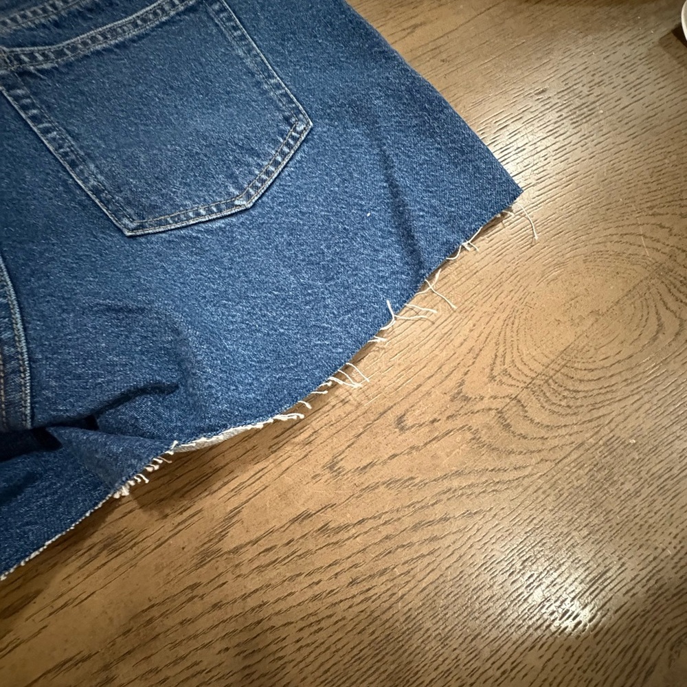 H&M Classic Blue Denim Shorts NWT - Picture 6 of 7